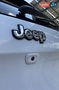 Позашляховик / Кросовер Jeep Cherokee 2015 в Львові