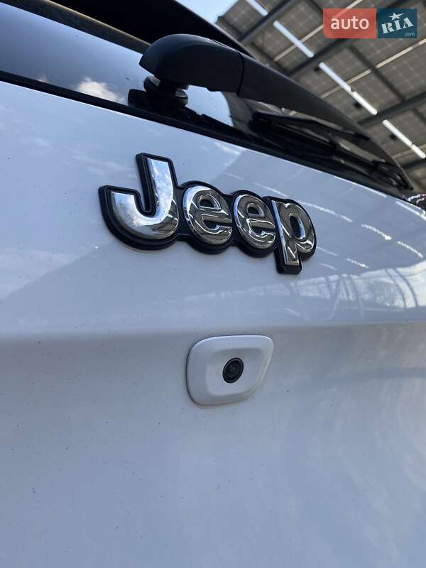 Позашляховик / Кросовер Jeep Cherokee 2015 в Львові