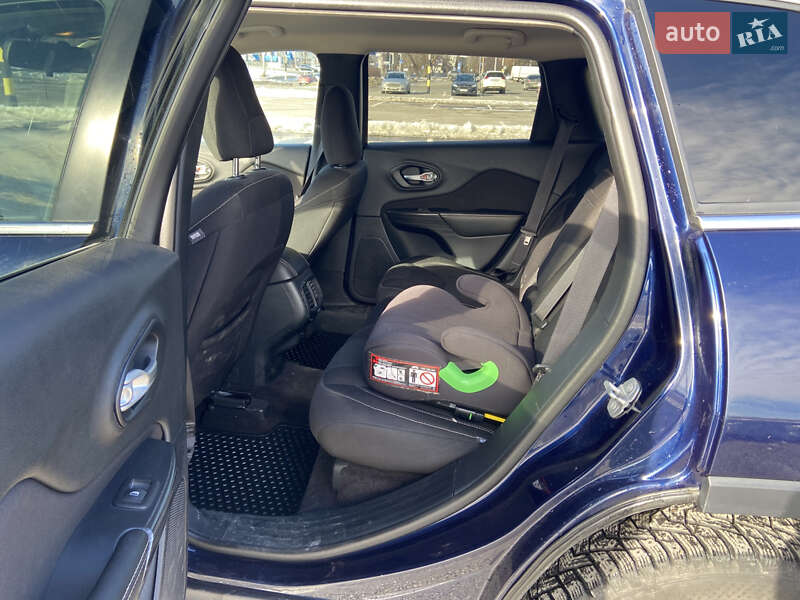 Позашляховик / Кросовер Jeep Cherokee 2016 в Києві