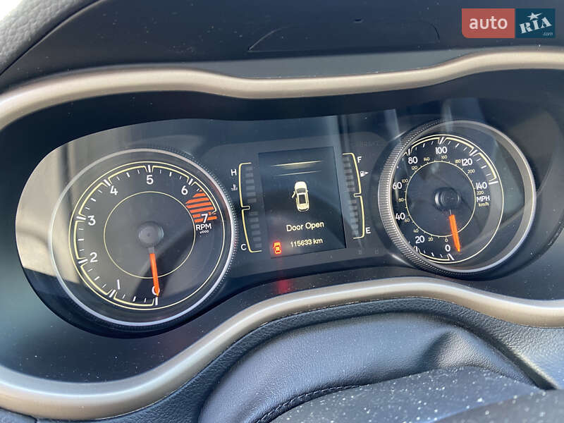 Позашляховик / Кросовер Jeep Cherokee 2016 в Києві