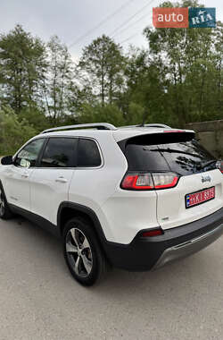 Позашляховик / Кросовер Jeep Cherokee 2019 в 