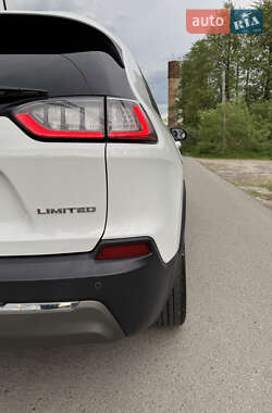 Позашляховик / Кросовер Jeep Cherokee 2019 в 