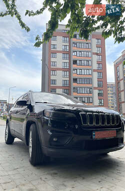 Позашляховик / Кросовер Jeep Cherokee 2018 в 