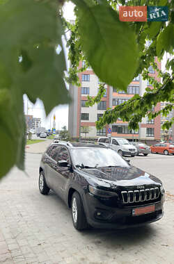 Позашляховик / Кросовер Jeep Cherokee 2018 в 