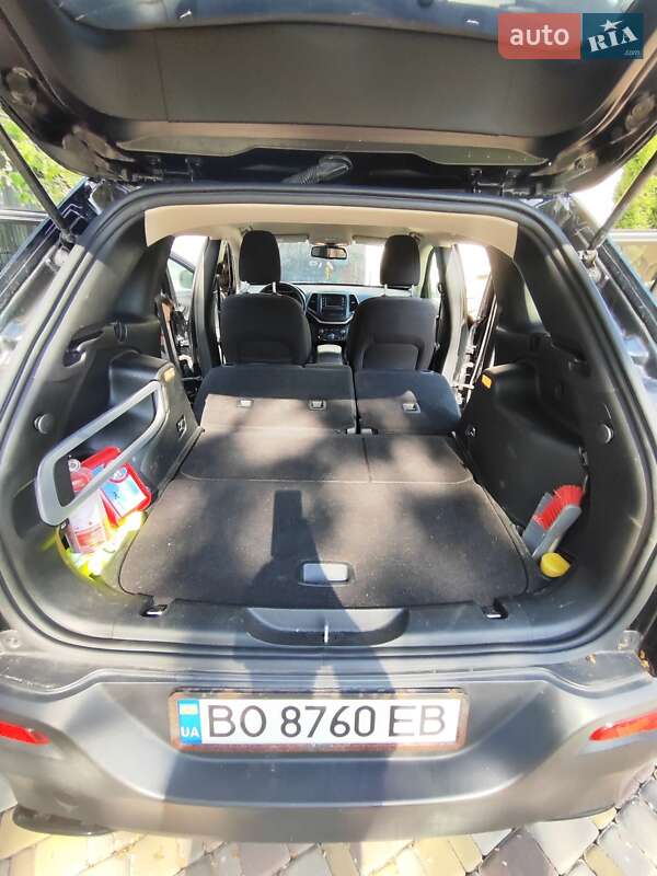 Внедорожник / Кроссовер Jeep Cherokee 2017 в Козове