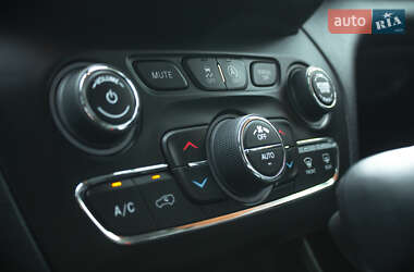 Внедорожник / Кроссовер Jeep Cherokee 2020 в 
