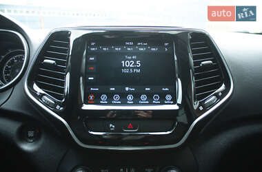 Внедорожник / Кроссовер Jeep Cherokee 2020 в 