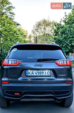 Позашляховик / Кросовер Jeep Cherokee 2018 в 