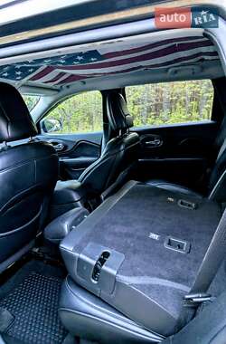 Позашляховик / Кросовер Jeep Cherokee 2018 в 