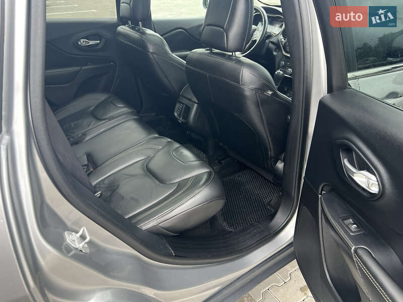 Позашляховик / Кросовер Jeep Cherokee 2015 в Стрию