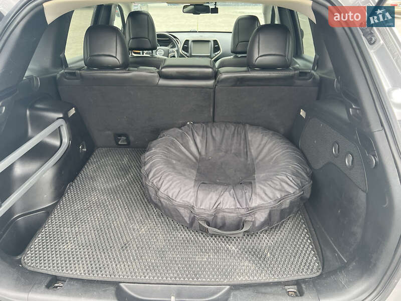 Позашляховик / Кросовер Jeep Cherokee 2015 в Стрию