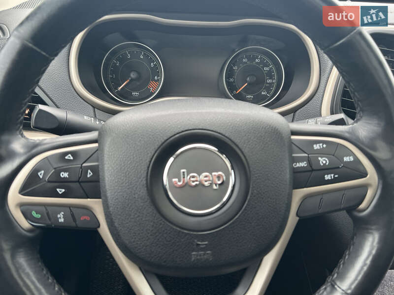 Позашляховик / Кросовер Jeep Cherokee 2015 в Стрию