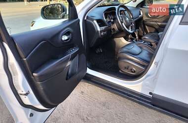 Внедорожник / Кроссовер Jeep Cherokee 2015 в 