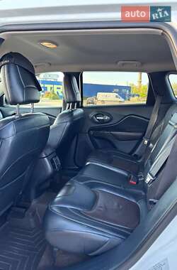 Внедорожник / Кроссовер Jeep Cherokee 2015 в 