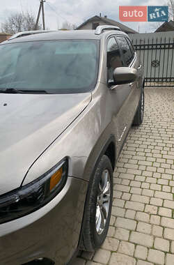 Внедорожник / Кроссовер Jeep Cherokee 2020 в 