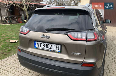 Внедорожник / Кроссовер Jeep Cherokee 2020 в 