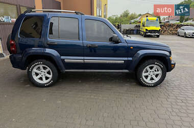 Внедорожник / Кроссовер Jeep Cherokee 2005 в 