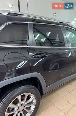 Внедорожник / Кроссовер Jeep Cherokee 2019 в 