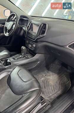 Внедорожник / Кроссовер Jeep Cherokee 2019 в 