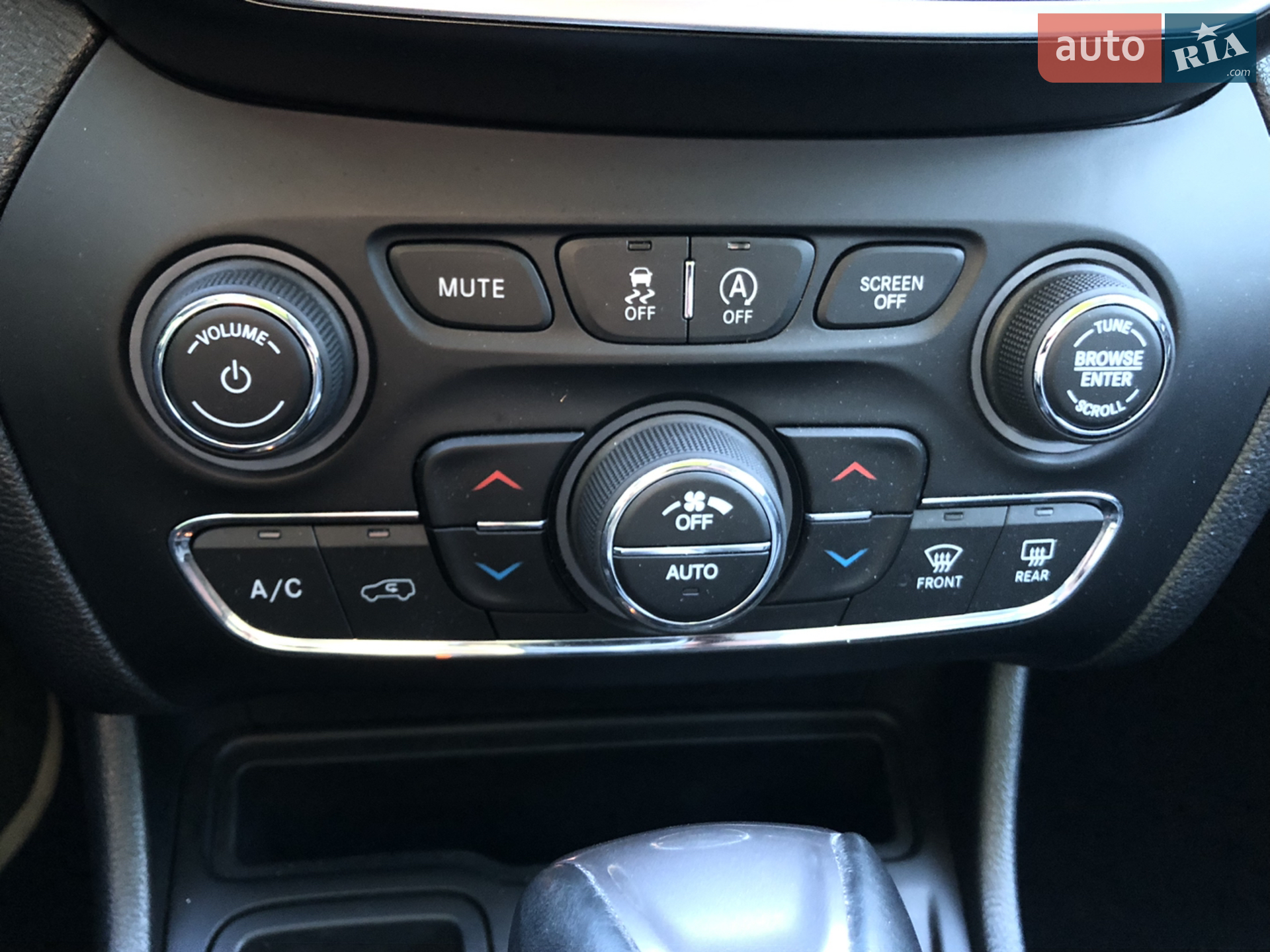 2020 Jeep Cherokee - мініатюра 23