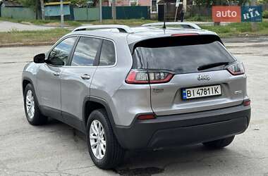 Позашляховик / Кросовер Jeep Cherokee 2019 в 