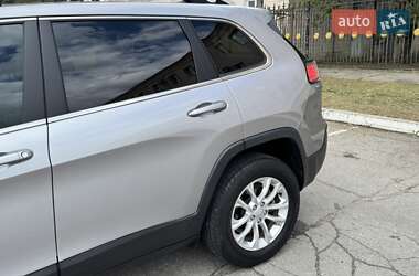 Позашляховик / Кросовер Jeep Cherokee 2019 в 