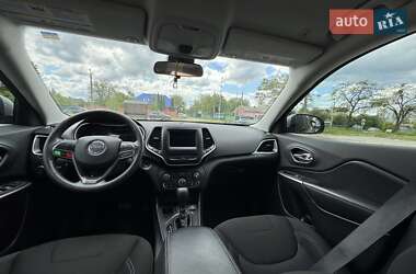Позашляховик / Кросовер Jeep Cherokee 2019 в 