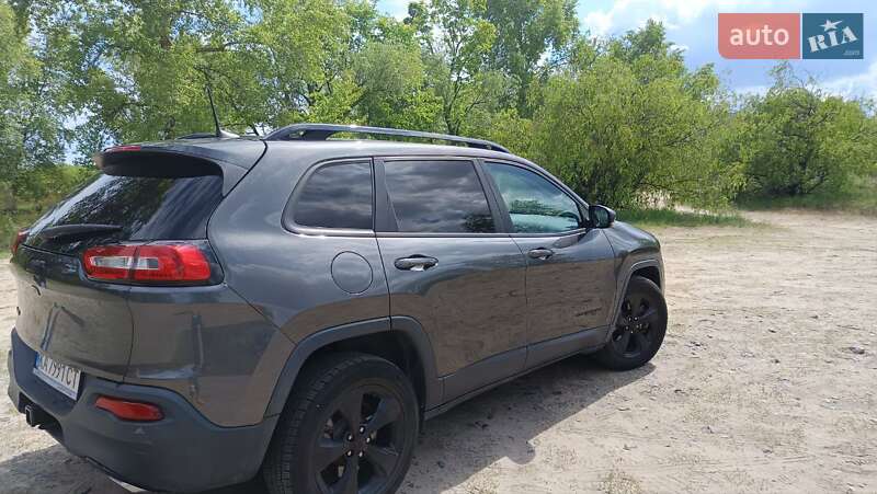 Внедорожник / Кроссовер Jeep Cherokee 2017 в Киеве