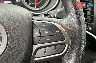 Позашляховик / Кросовер Jeep Cherokee 2018 в 