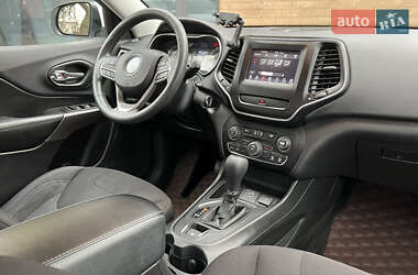 Позашляховик / Кросовер Jeep Cherokee 2018 в 