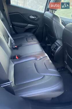 Позашляховик / Кросовер Jeep Cherokee 2020 в 