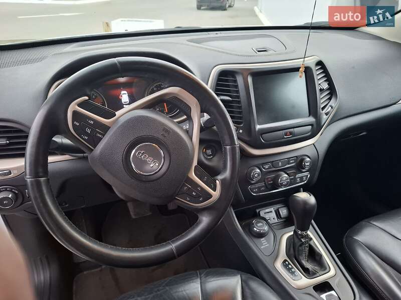 Позашляховик / Кросовер Jeep Cherokee 2015 в Чернівцях