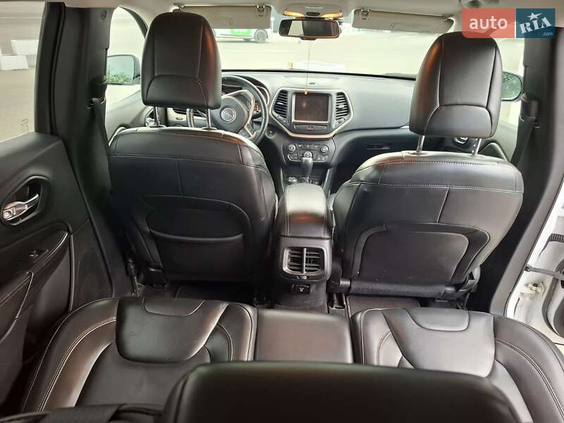 Позашляховик / Кросовер Jeep Cherokee 2015 в Чернівцях