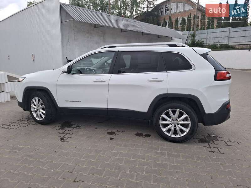 Позашляховик / Кросовер Jeep Cherokee 2015 в Чернівцях
