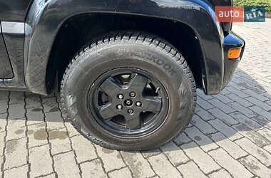 Позашляховик / Кросовер Jeep Cherokee 2003 в 