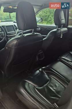 Позашляховик / Кросовер Jeep Cherokee 2016 в 