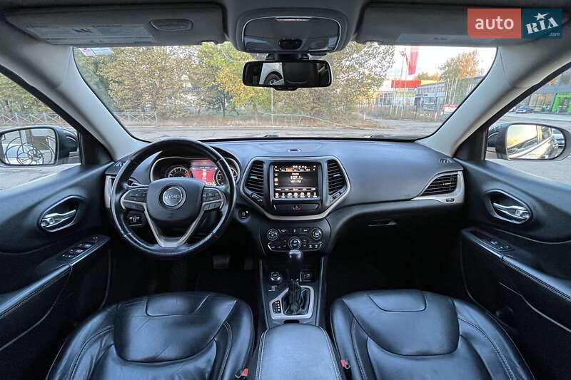 Внедорожник / Кроссовер Jeep Cherokee 2015 в Виннице