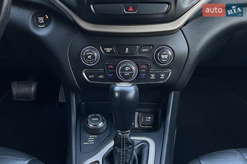Внедорожник / Кроссовер Jeep Cherokee 2015 в Виннице