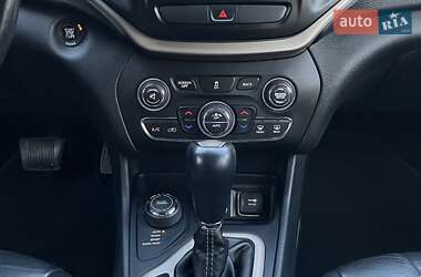 Внедорожник / Кроссовер Jeep Cherokee 2015 в 