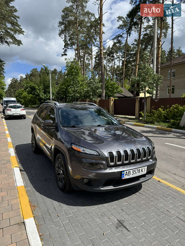 Позашляховик / Кросовер Jeep Cherokee 2016 в 