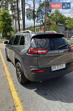 Позашляховик / Кросовер Jeep Cherokee 2016 в 