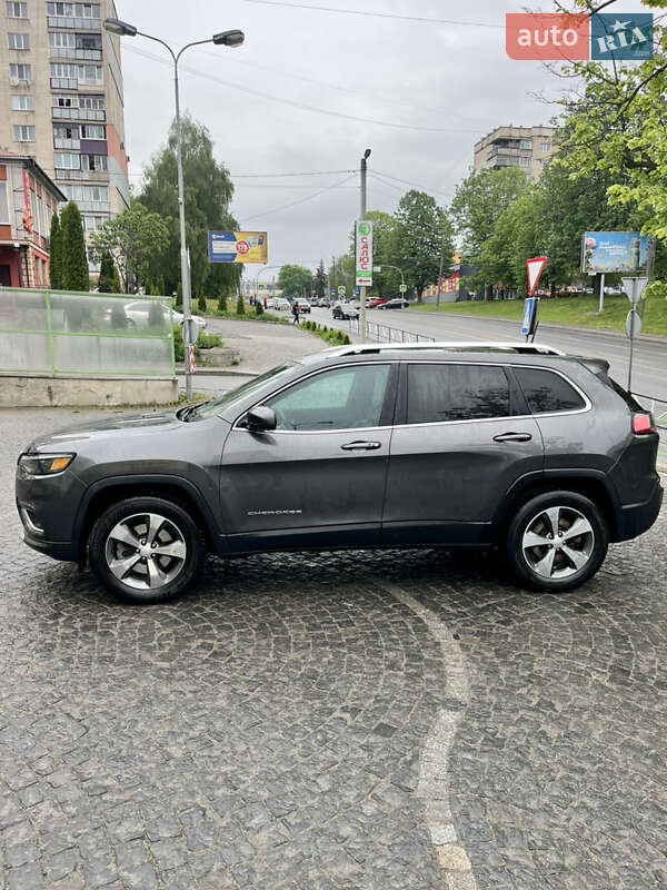 Внедорожник / Кроссовер Jeep Cherokee 2019 в Хмельницком