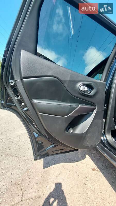 Внедорожник / Кроссовер Jeep Cherokee 2018 в Полтаве