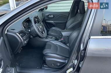 Внедорожник / Кроссовер Jeep Cherokee 2022 в 