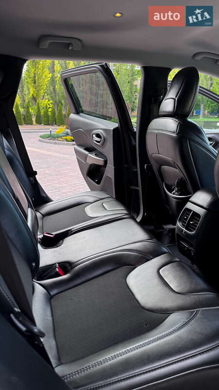 Внедорожник / Кроссовер Jeep Cherokee 2018 в Полтаве