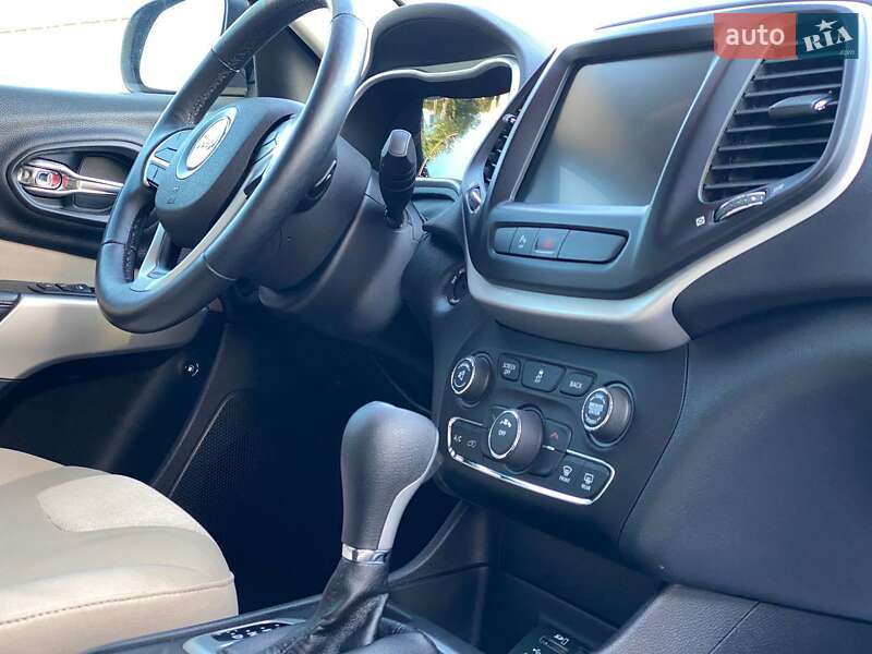 Позашляховик / Кросовер Jeep Cherokee 2017 в Львові