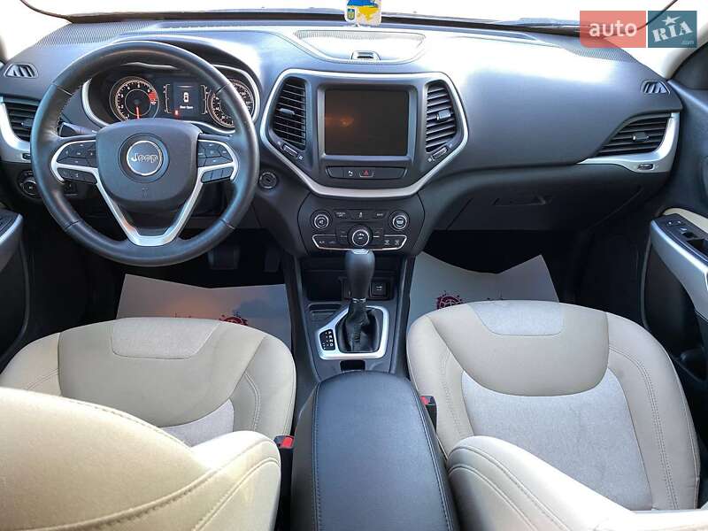 Позашляховик / Кросовер Jeep Cherokee 2017 в Львові