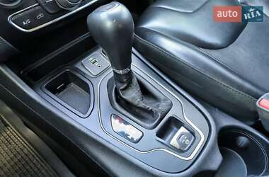 Внедорожник / Кроссовер Jeep Cherokee 2018 в 
