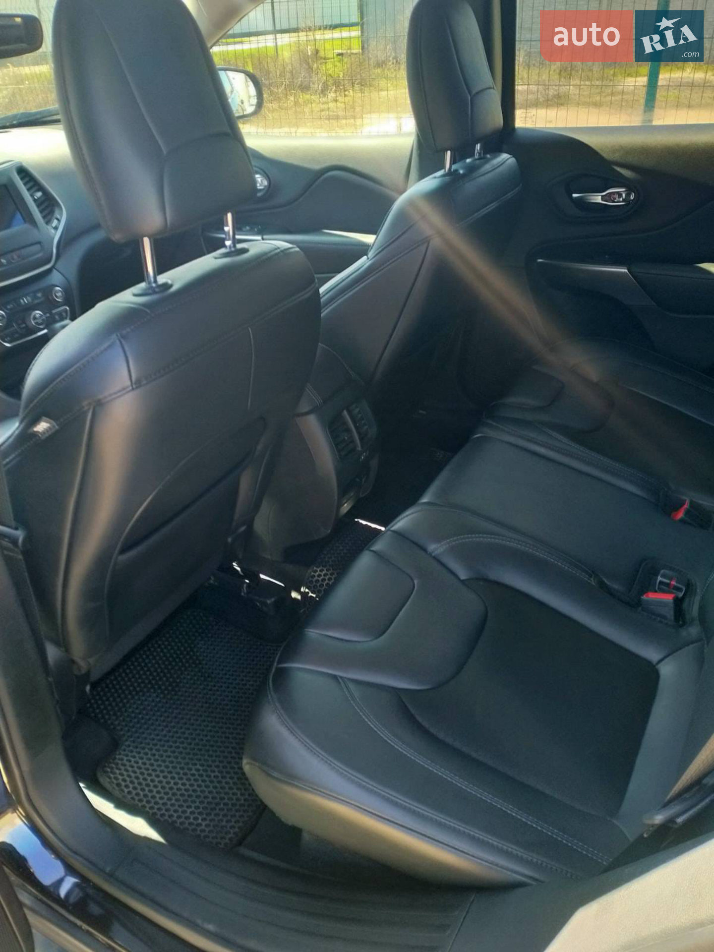 2019 Jeep Cherokee - мініатюра 13