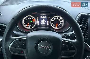 Позашляховик / Кросовер Jeep Cherokee 2018 в 